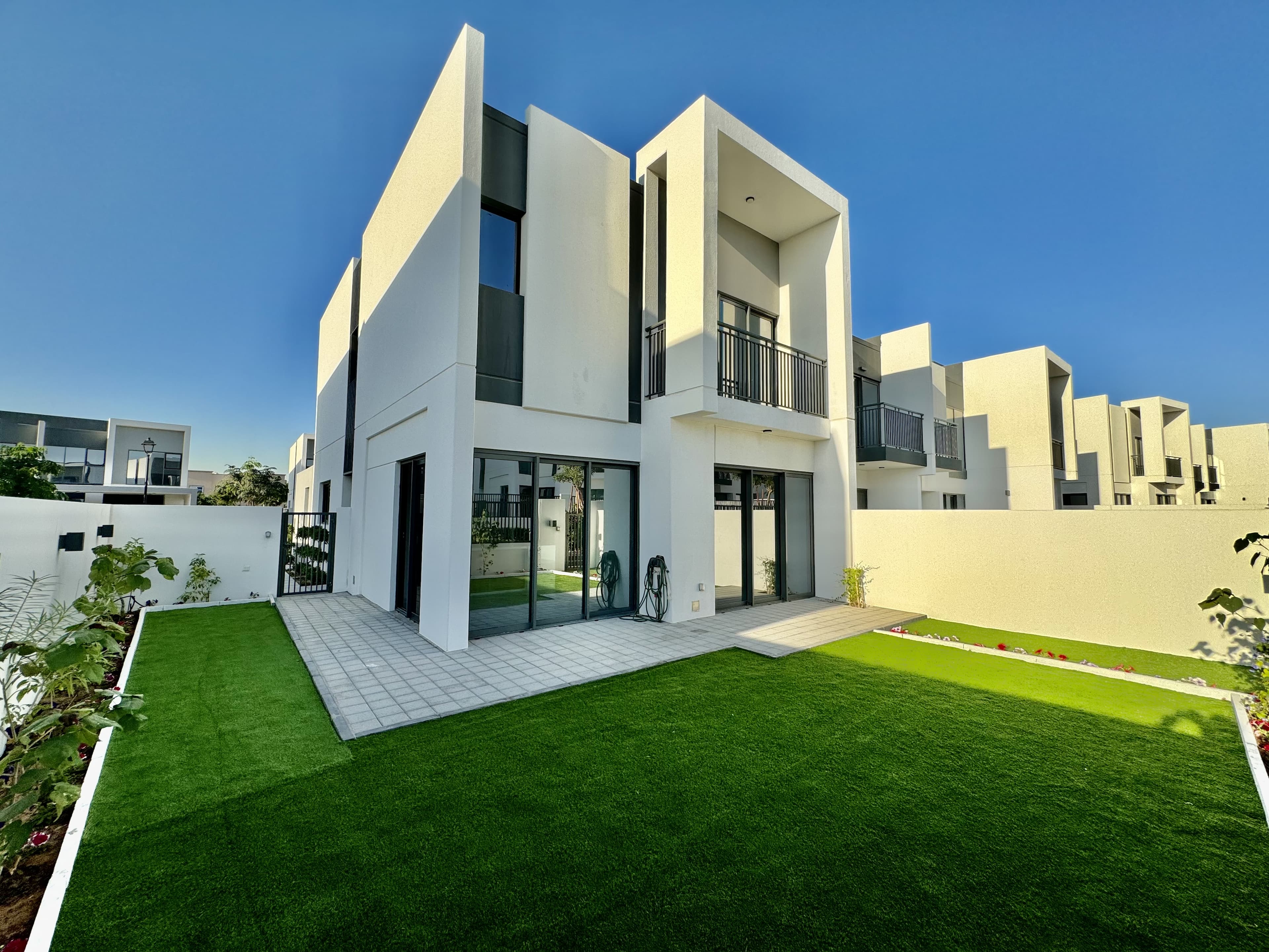 Landscaped Corner 4Bed+Maids room | Close To Amenities